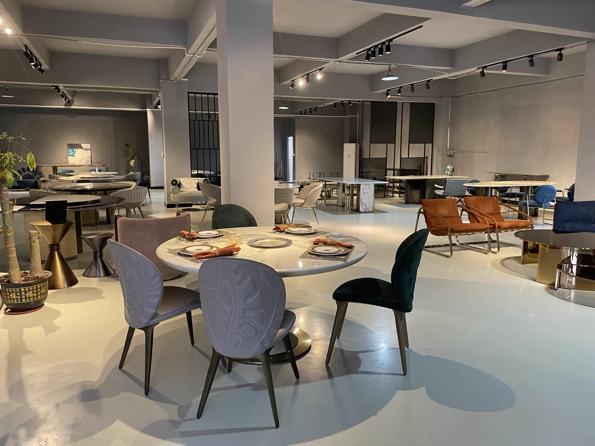 Foshan showroom panorama