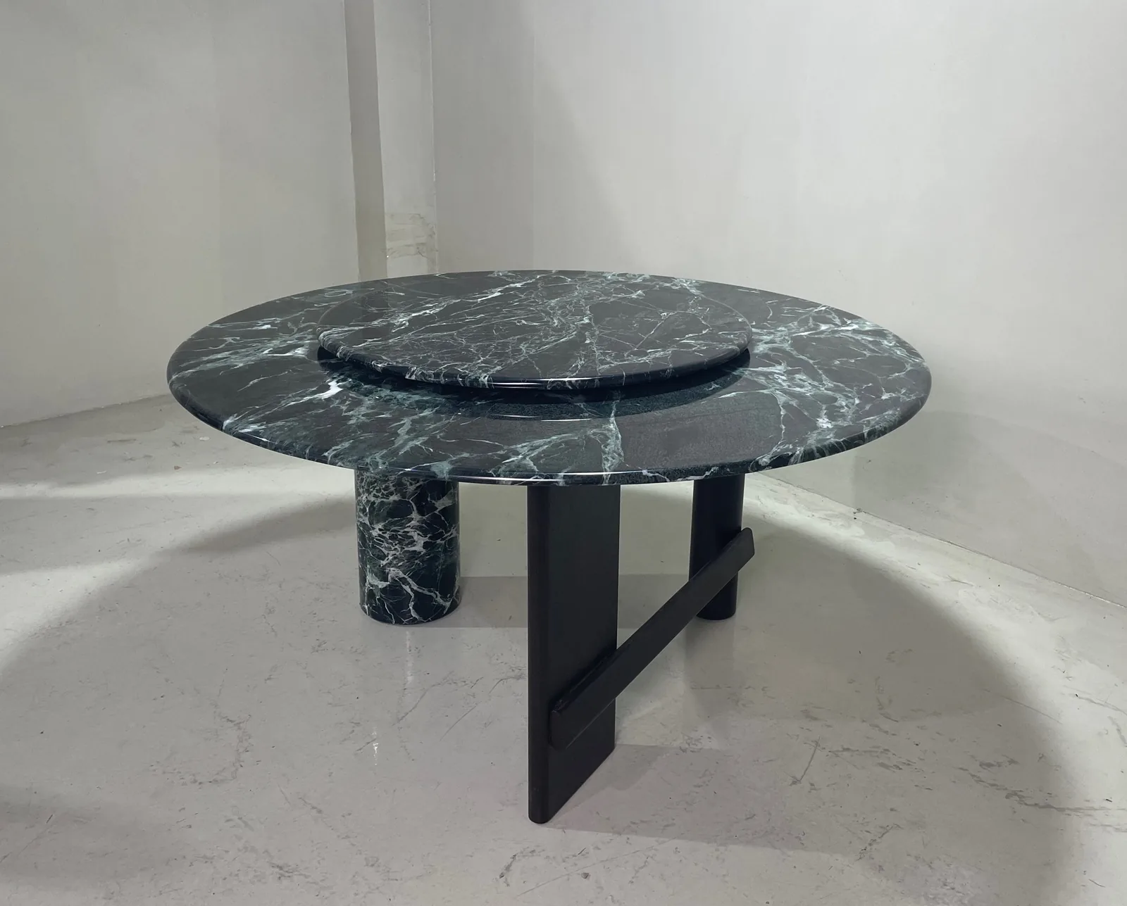 Green Marble Round Table sourced from Foshan