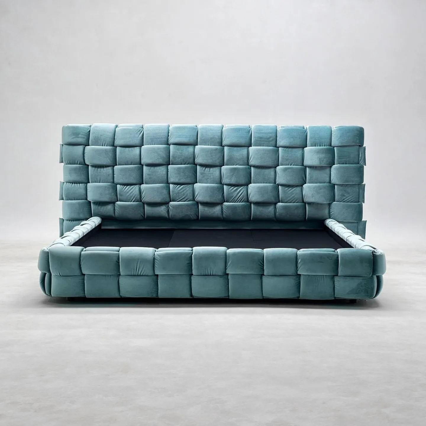 Block-Patchwork Velvet Bed sourced from Foshan