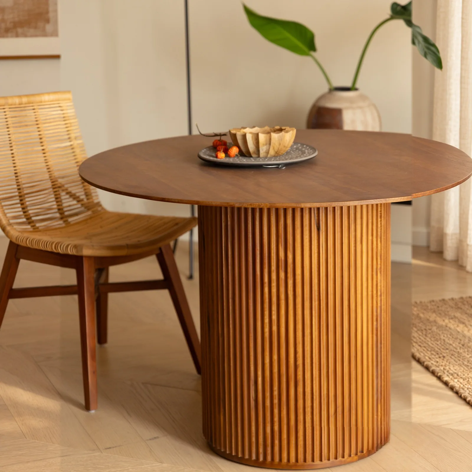 Fluted Oak Round Table sourced from Foshan