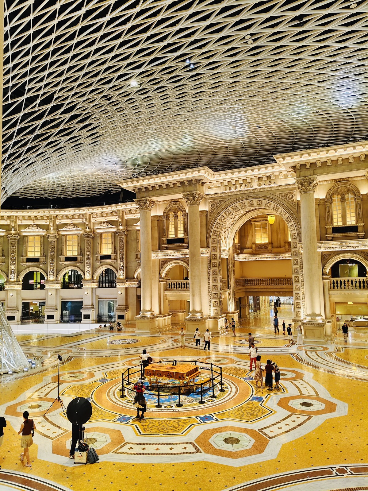 Louvre International Furniture Exhibition Center · Showroom photograph