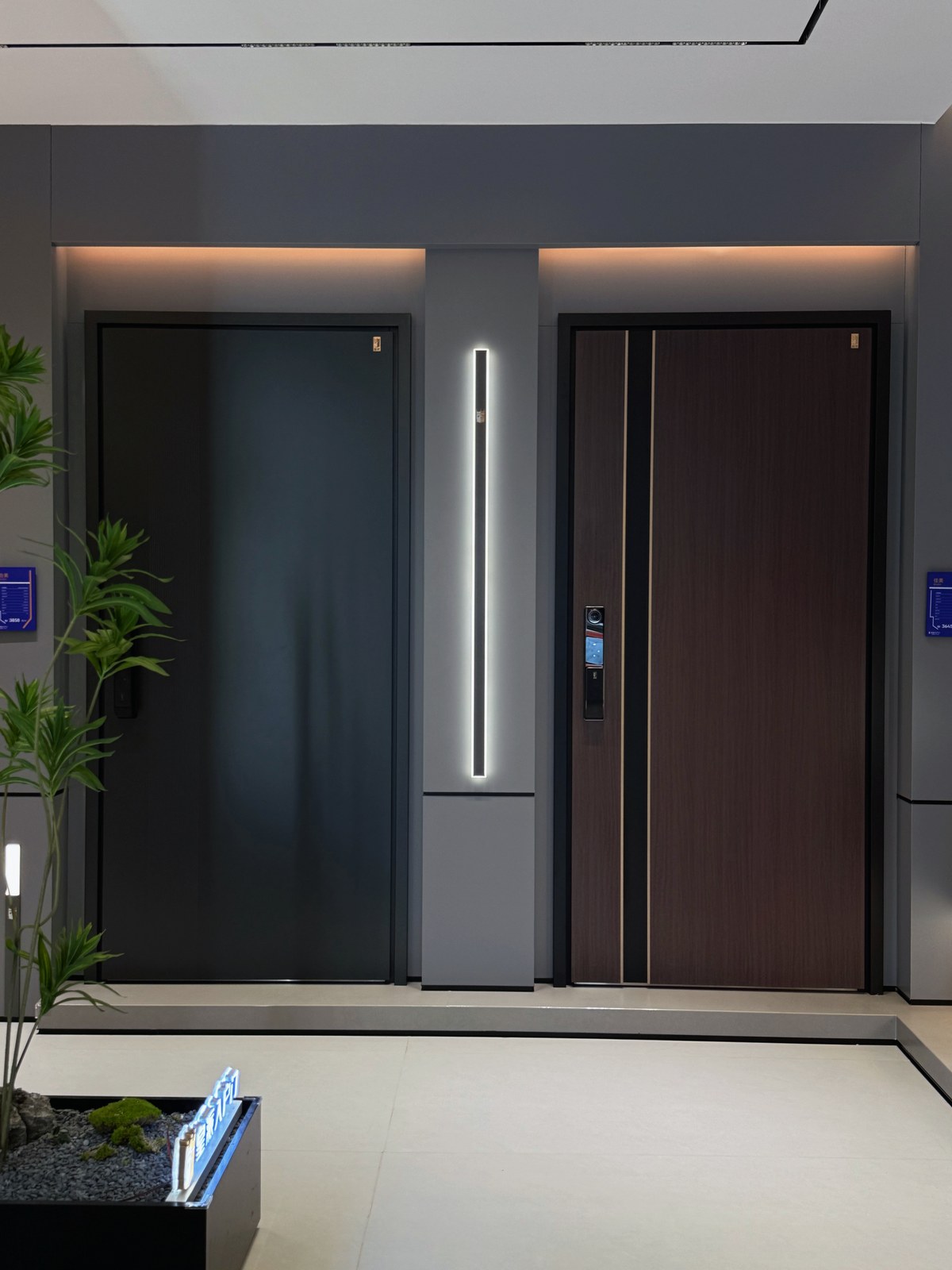 PHONPA Windows & Doors · PHONPA · entrance-door display