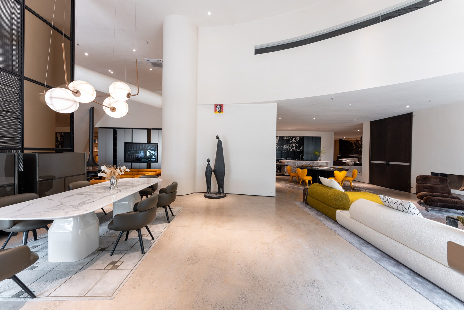 MODERN Furniture Lecong · Showroom photograph