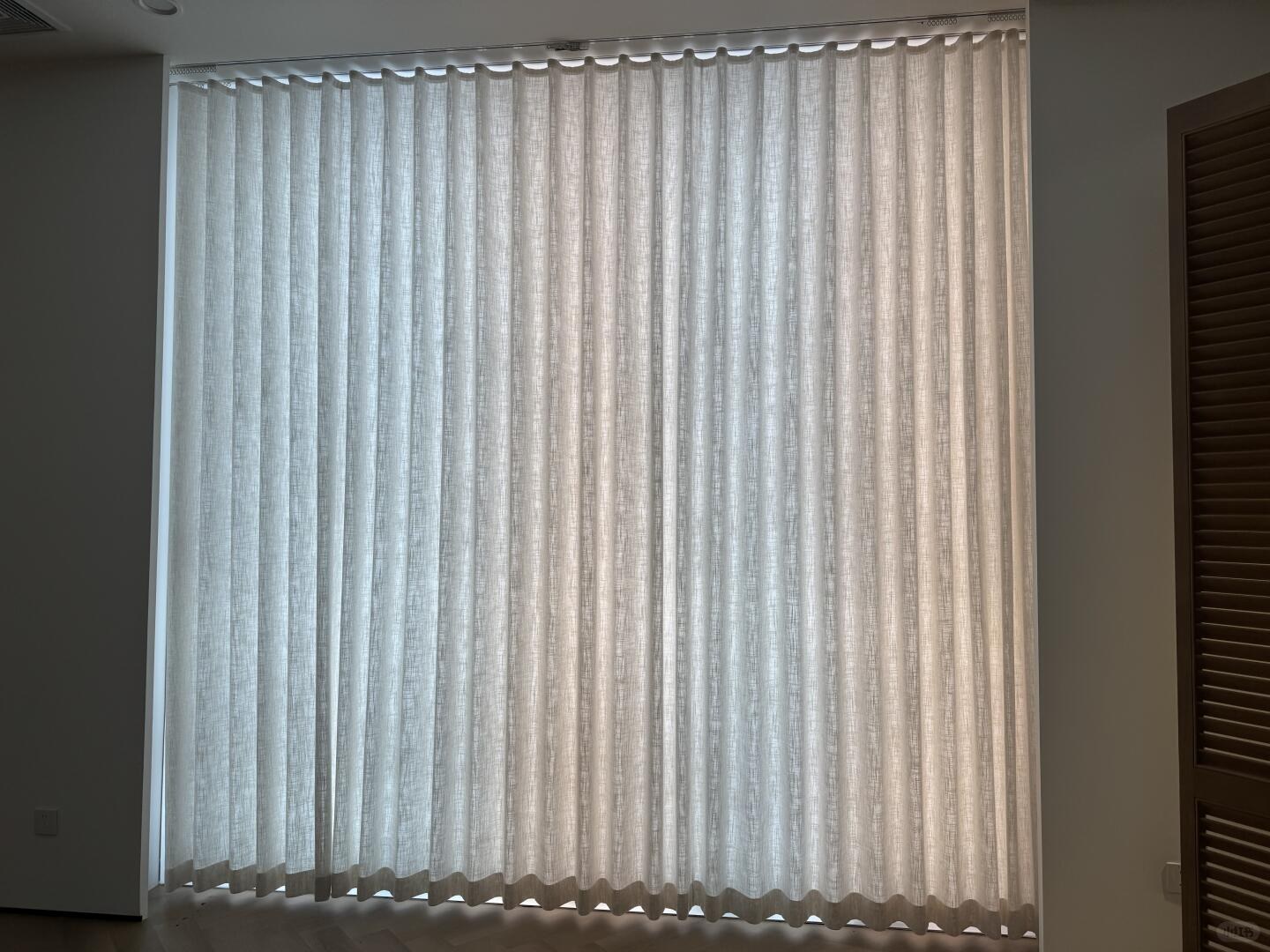 Chris Home · Curtain Showroom · Window-furnishing display