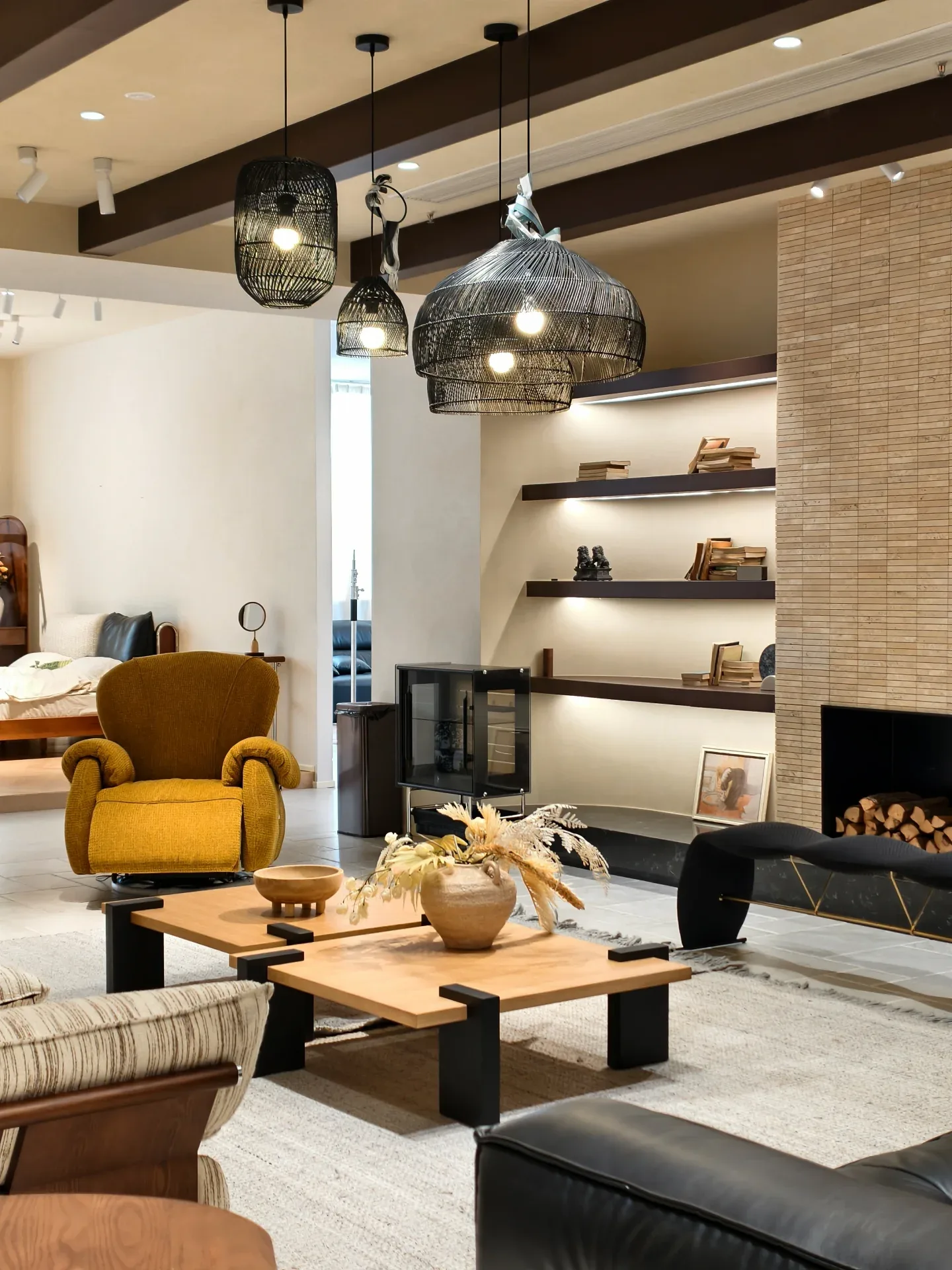 A lounge set in the Jiujiang showroom. Styled rooms like this look alike from seller to seller, so a written specification and comparable quotes do.
