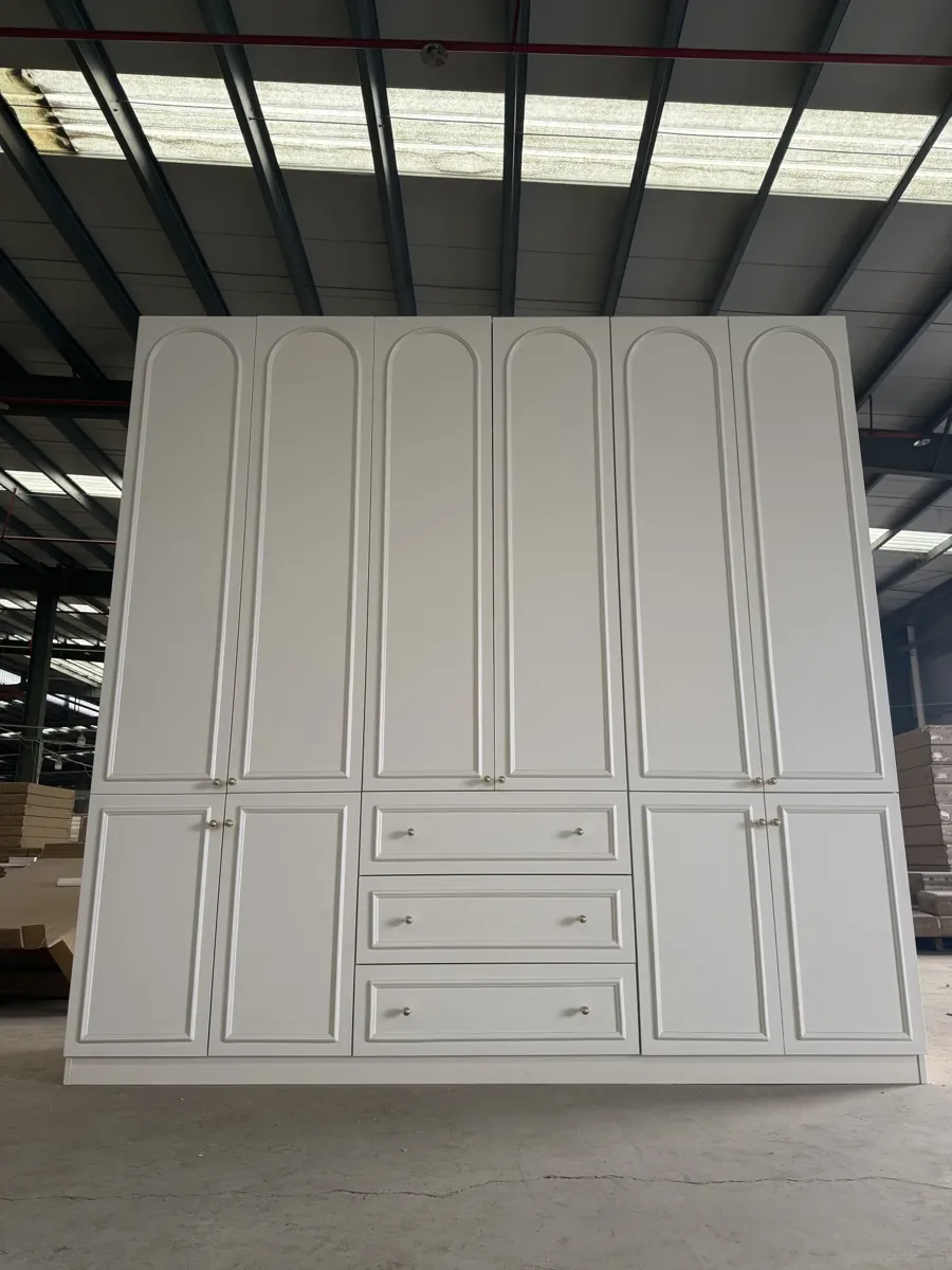 The 2.4 m French-style wardrobe on the factory floor, sold ex-factory for RMB 1,899; delivery beyond the buyer's local area and installation are.