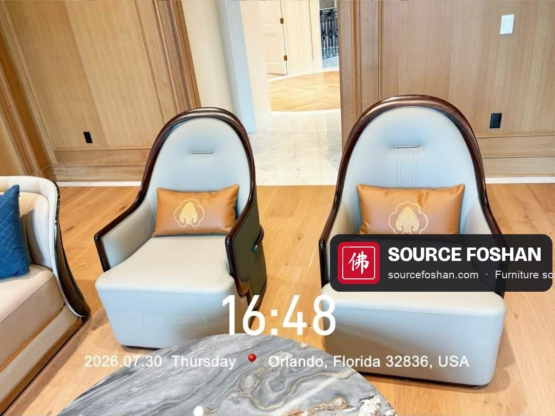 Pair of leather armchairs from Foshan installed in an Orlando living room