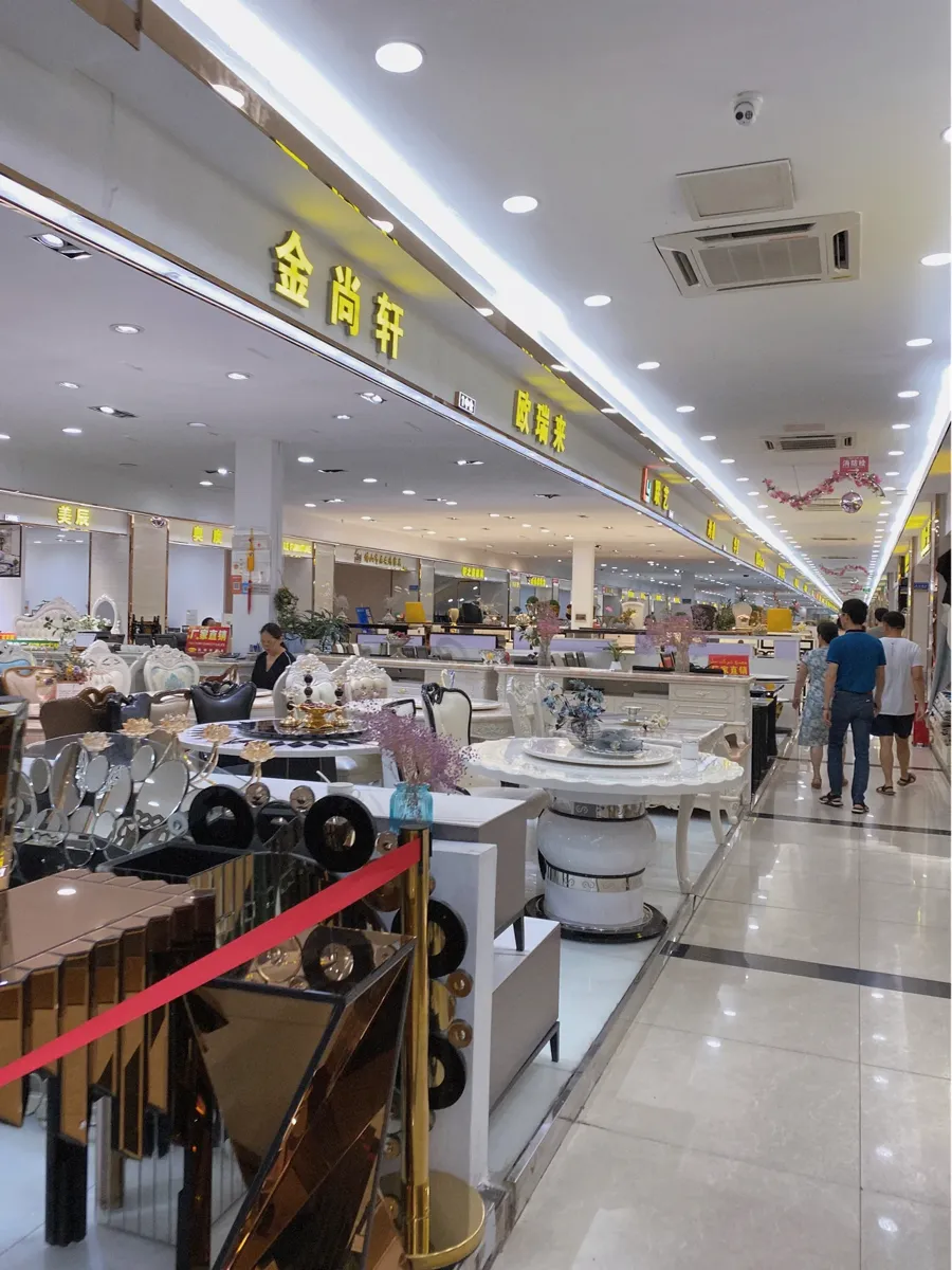 A Lecong mall aisle. Identical designs appear in several shops at different prices.
