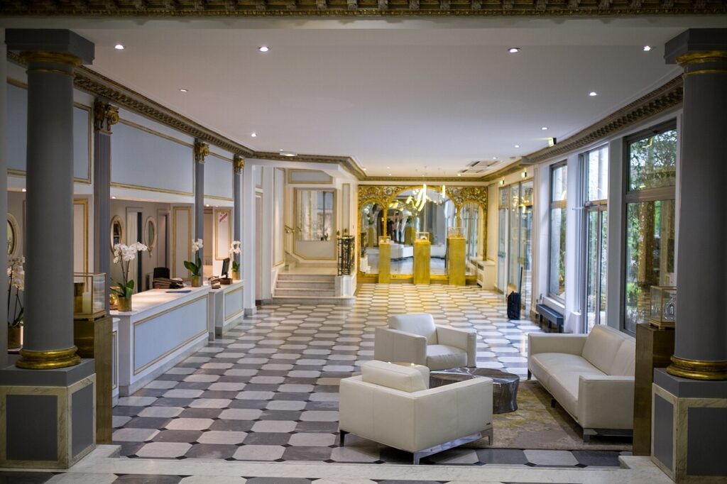 Unrelated hotel reception illustrating a meeting point that is not a supplier booth