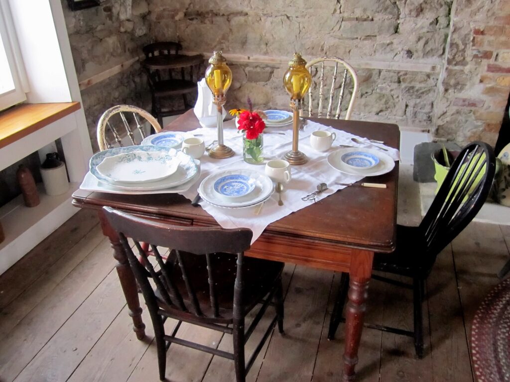 Unrelated dining display illustrating a model-specific appointment agenda
