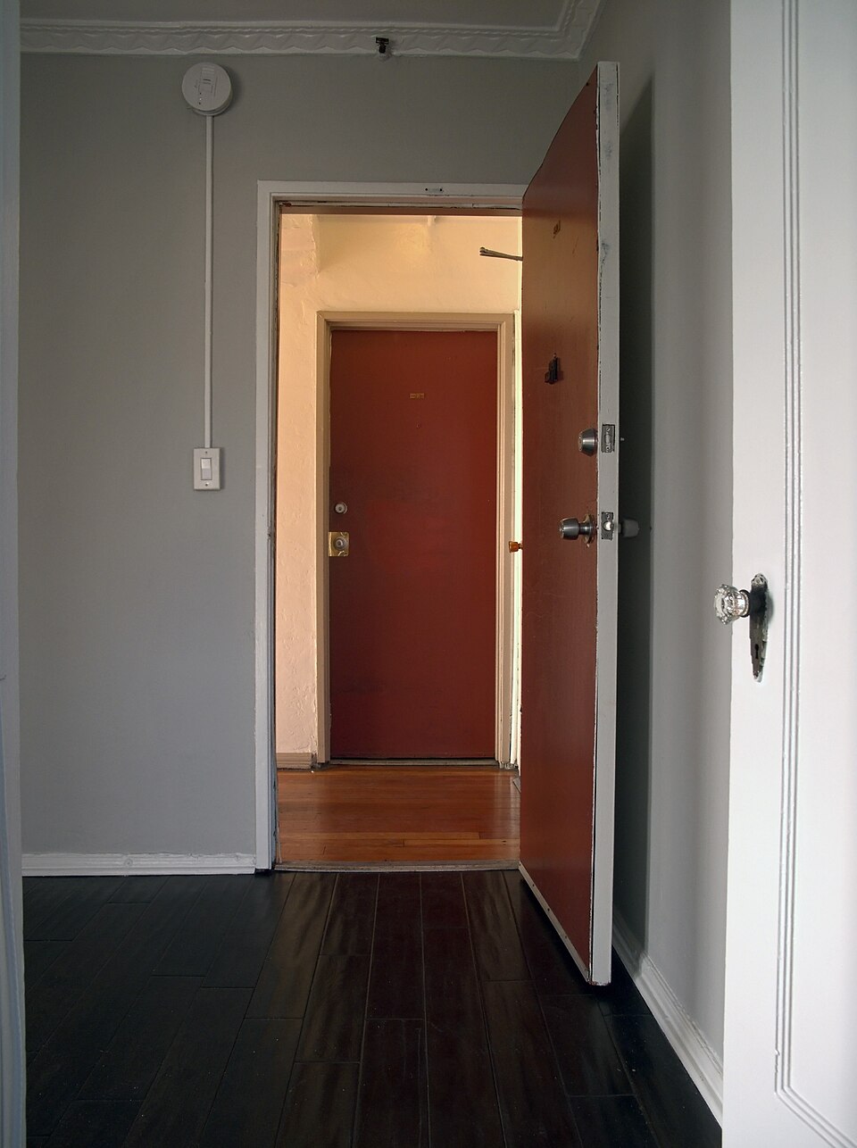 Unrelated apartment entrance illustrating the buyer destination measurements to bring