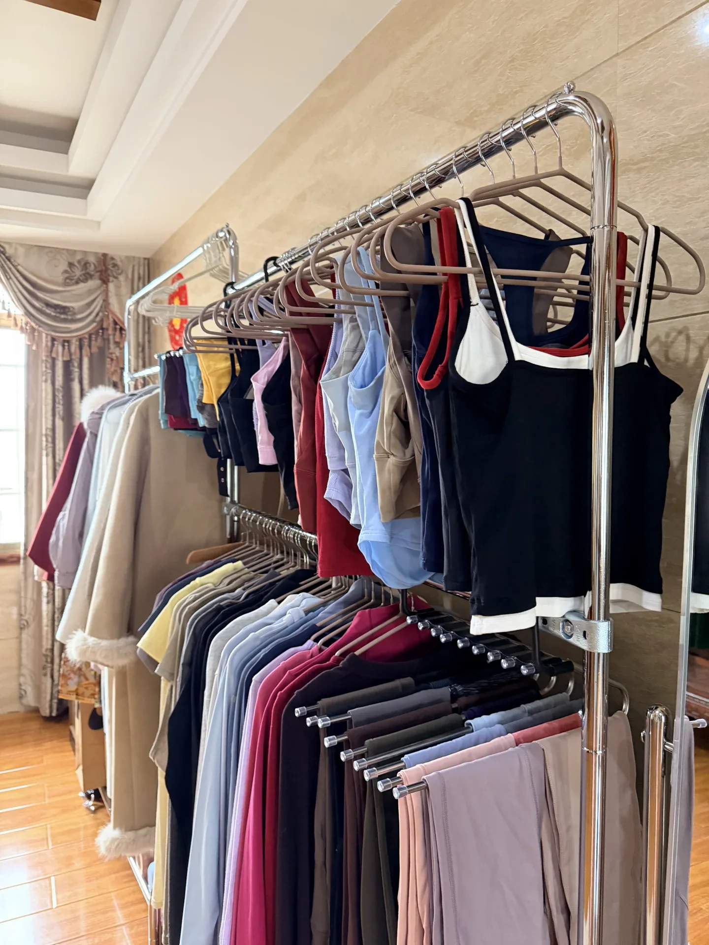 Clothes rails a buyer bought on 1688. The platform lists almost anything, down to storage racks, but its listings, payment and delivery are set up.