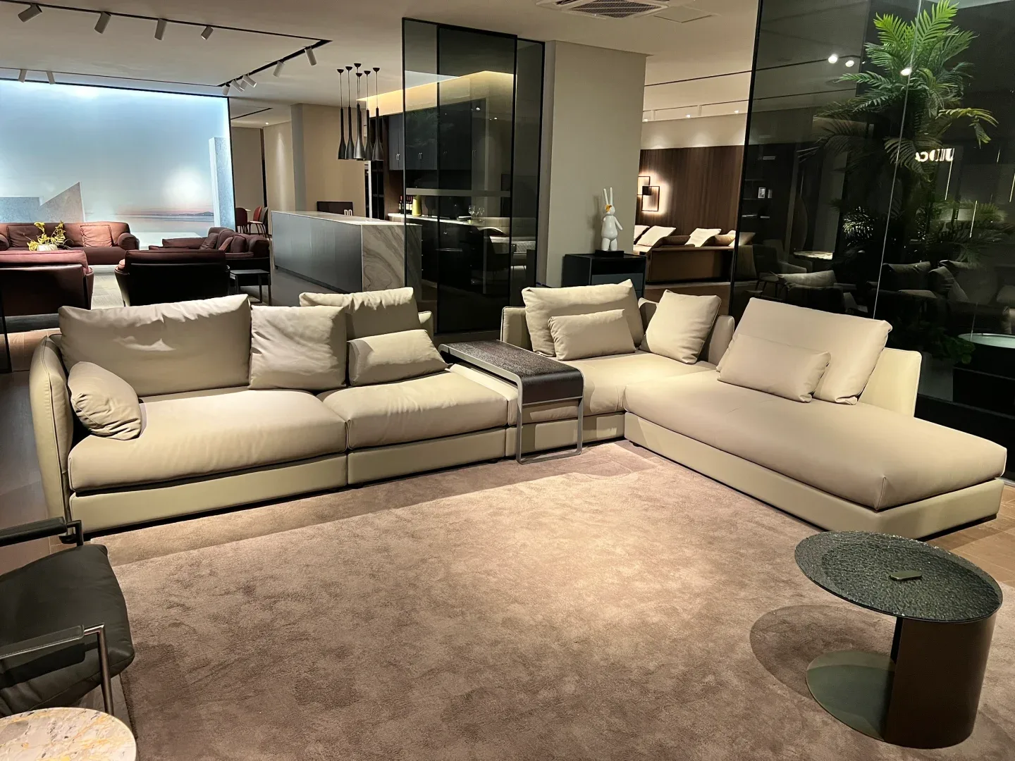 A sectional sofa in a large Foshan showroom from the same Jiangsu buyer, who furnished a 220 m² flat for about RMB 110,000. For a one-off home.