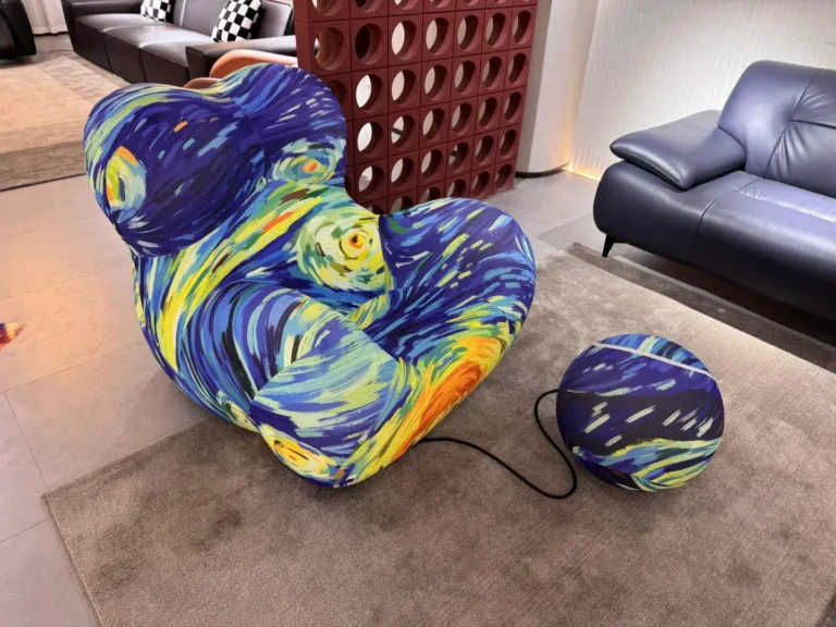 A statement lounge chair in a furniture-town showroom in Zhoucun, Zibo, posted by a buyer. A showroom shows you designs, not whether the seller.