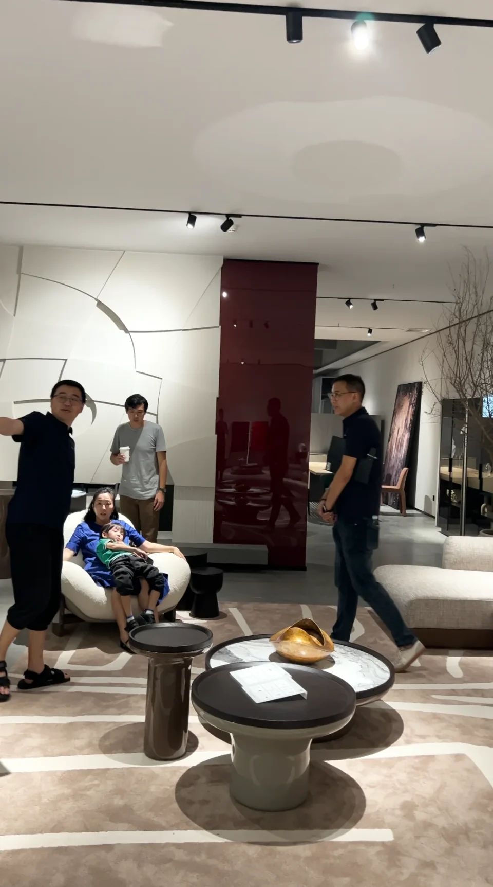 A furniture showroom discussion beside sofas and coffee tables.