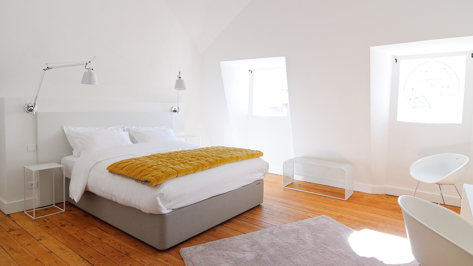 Artemide Tolomeo Basculante wall lamp in an interior setting